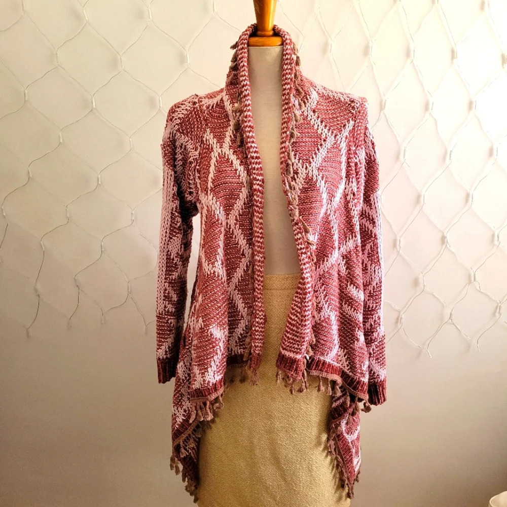 Vici Rose and White Geometric Knit Open Front Cardigan with Tassel Hem
